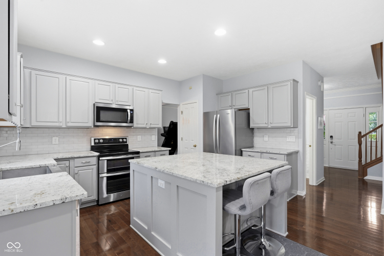 Listing Image 11
