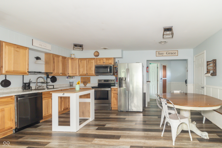 Listing Image 12