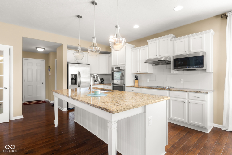 Listing Image 15