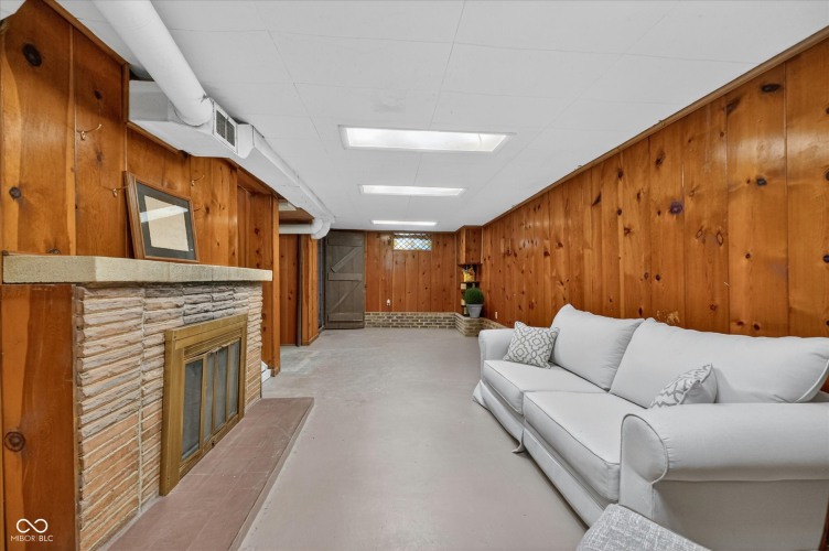 Listing Image 24