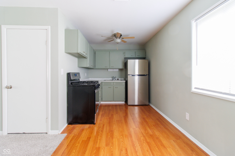 Listing Image 5