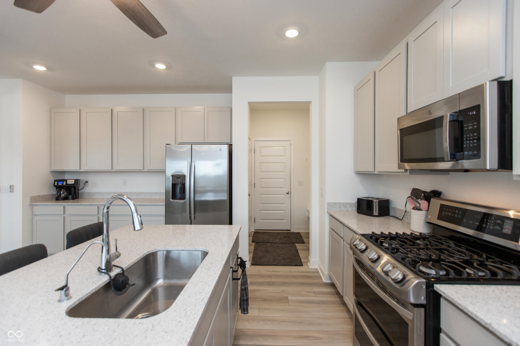 Listing Image 13