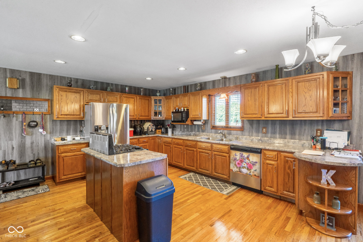 Listing Image 11
