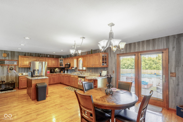 Listing Image 13