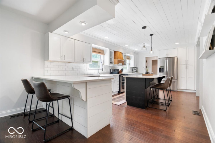 Listing Image 12