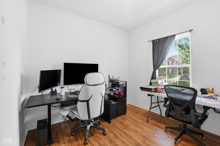 Listing Image 12