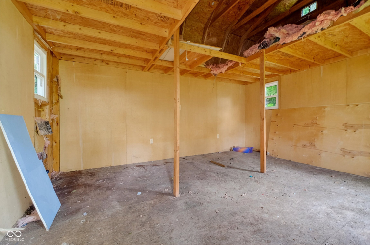 Listing Image 24