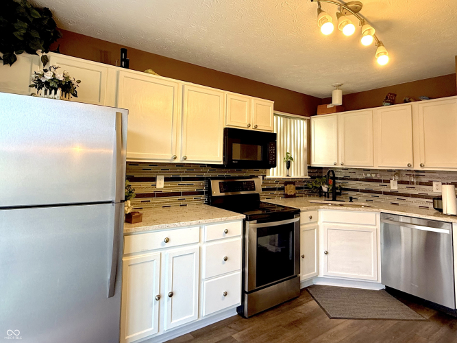 Listing Image 13