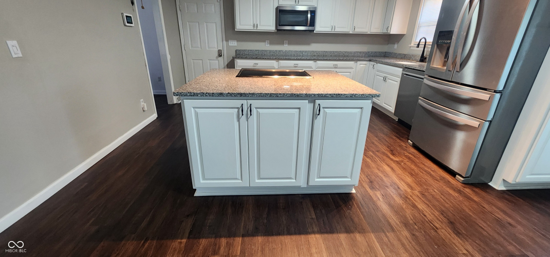 Listing Image 12