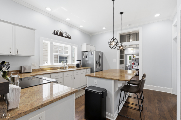 Listing Image 12