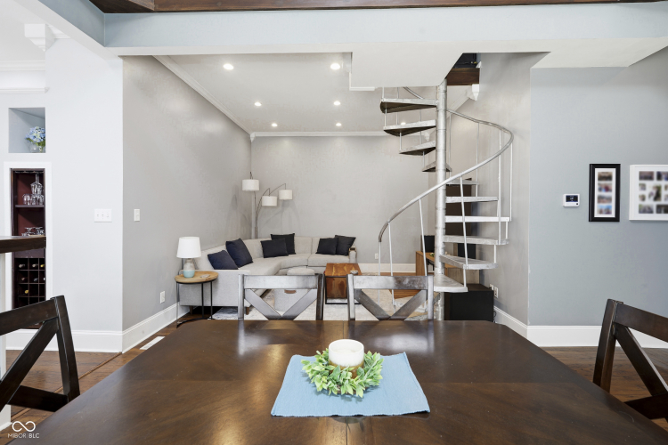 Listing Image 8