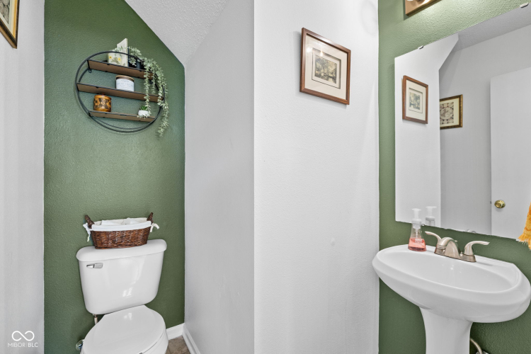 Listing Image 12