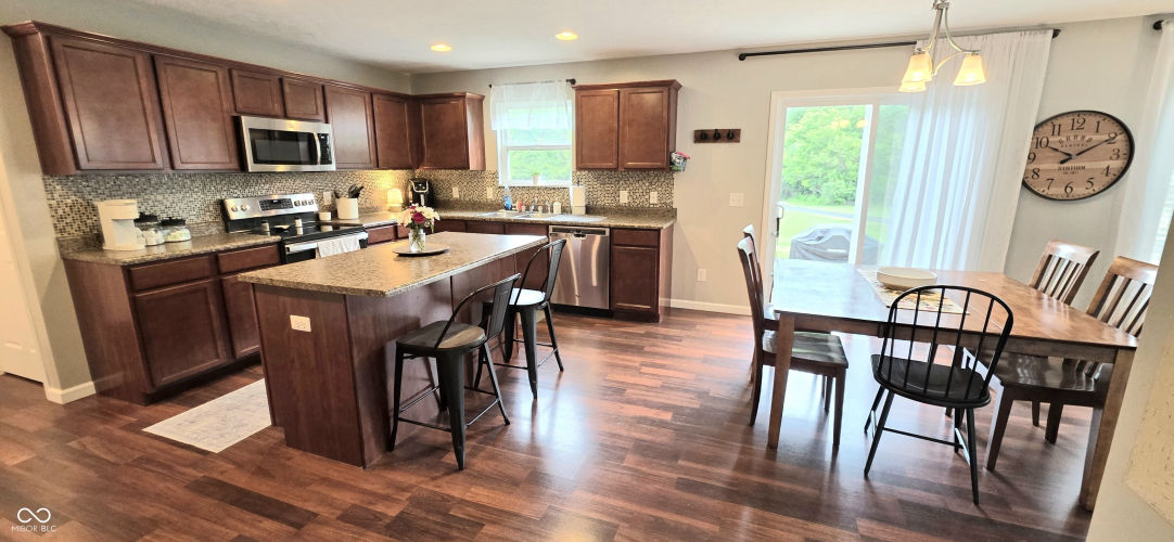 Listing Image 12