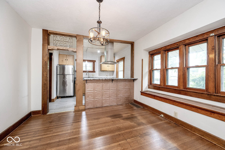 Listing Image 9