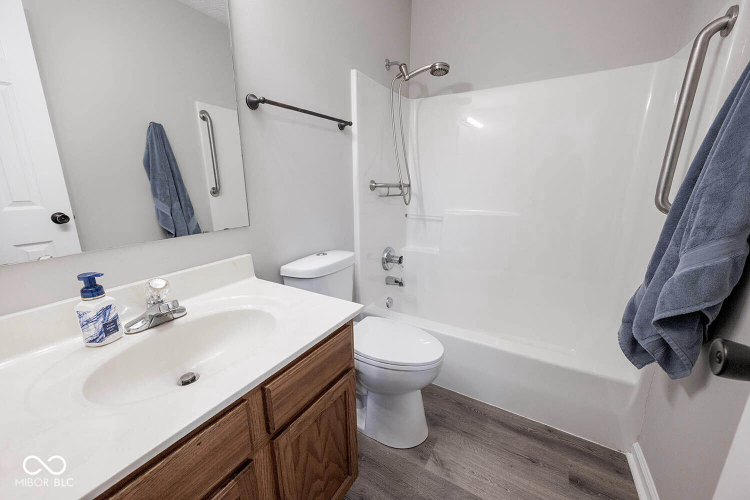 Listing Image 19