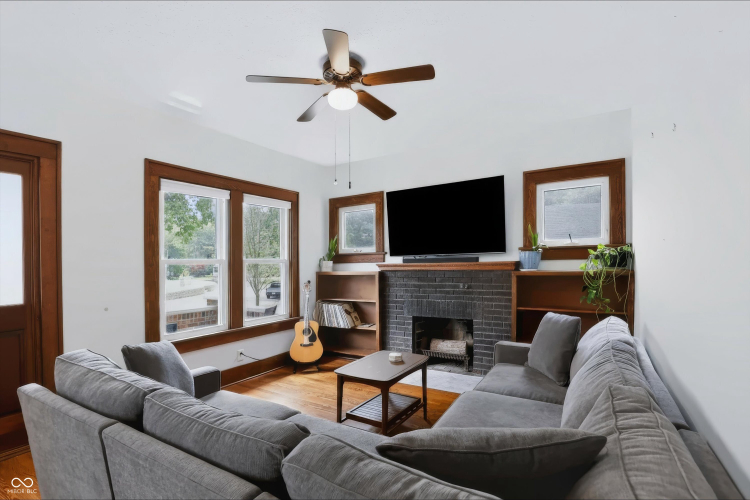Listing Image 12