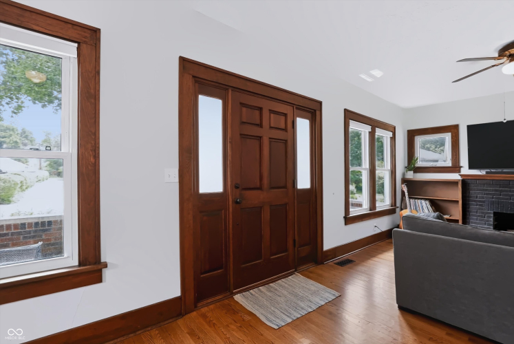 Listing Image 7