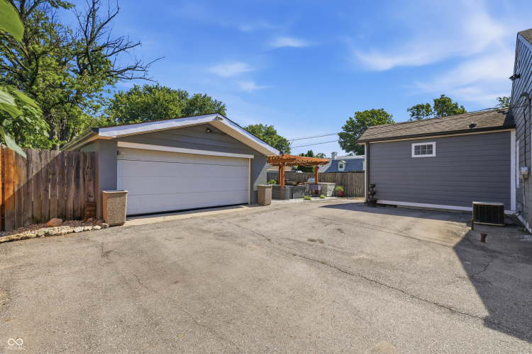 Listing Image 28