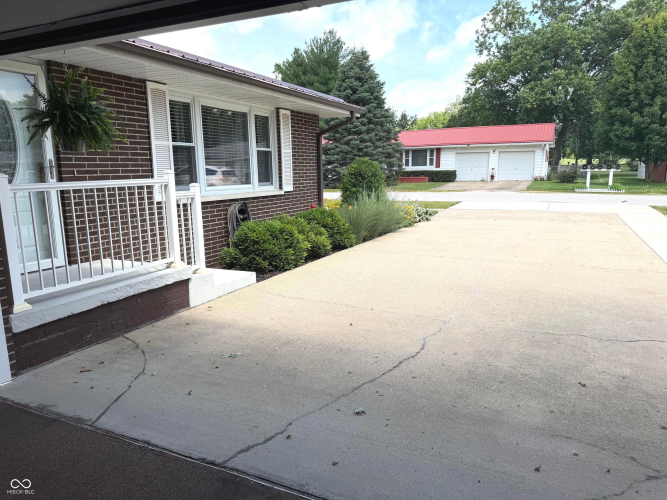 Listing Image 8