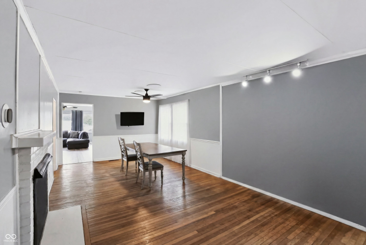 Listing Image 12