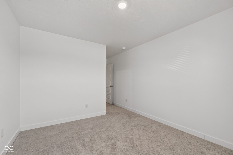 Listing Image 28
