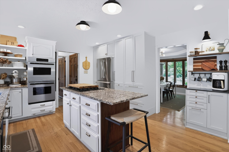 Listing Image 11