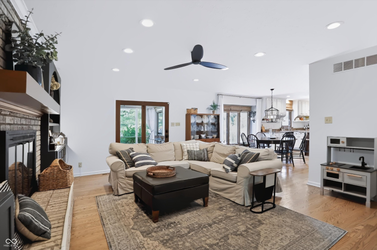 Listing Image 18