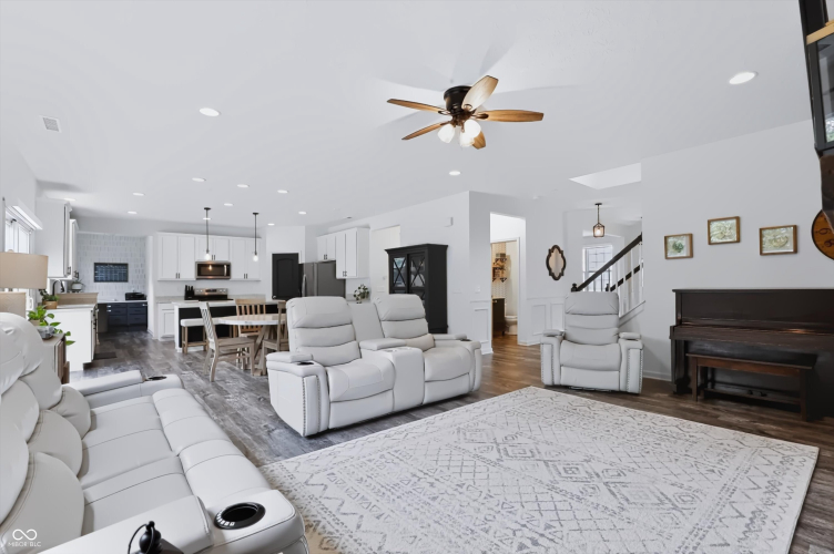 Listing Image 13
