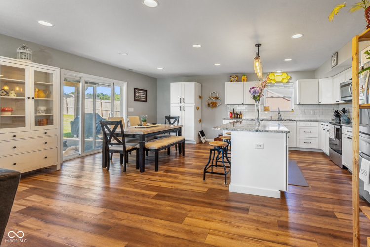Listing Image 13