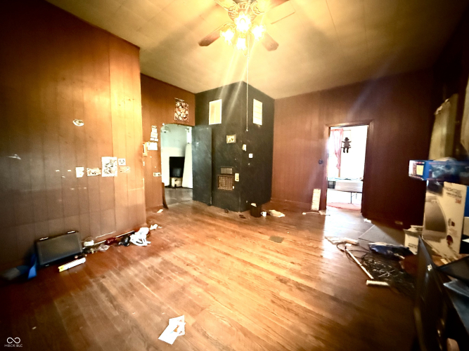 Listing Image 5