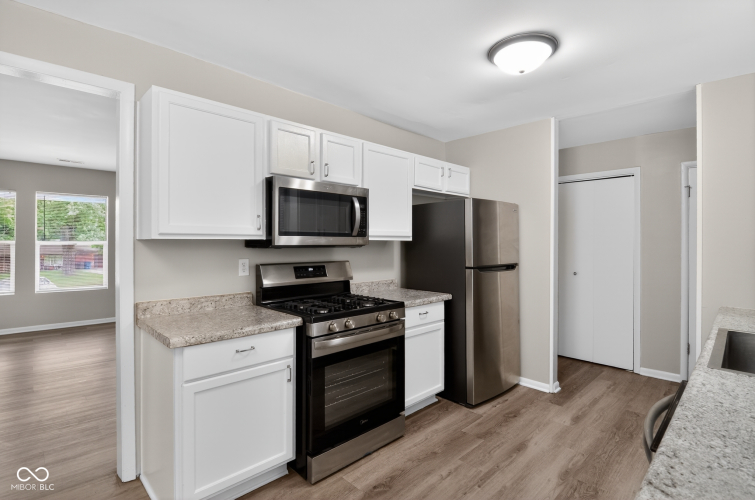 Listing Image 5