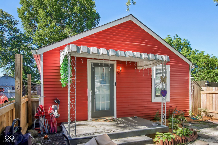 Listing Image 12