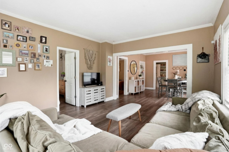 Listing Image 6