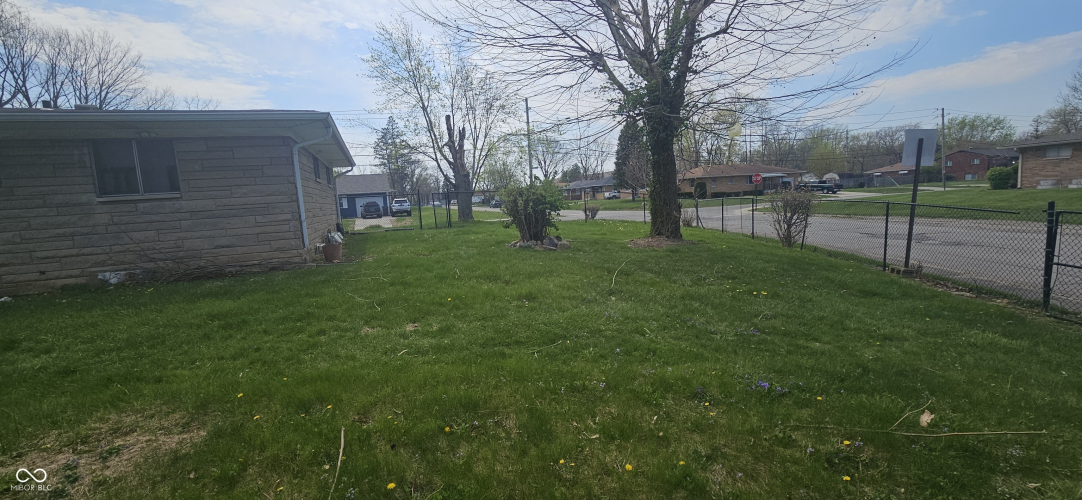 Listing Image 4