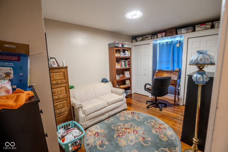 Listing Image 12