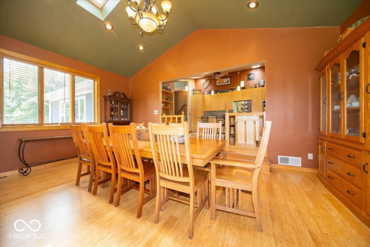 Listing Image 19