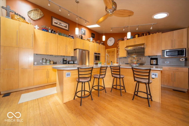 Listing Image 10