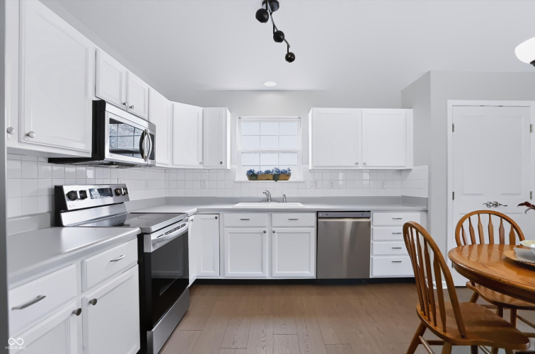 Listing Image 21