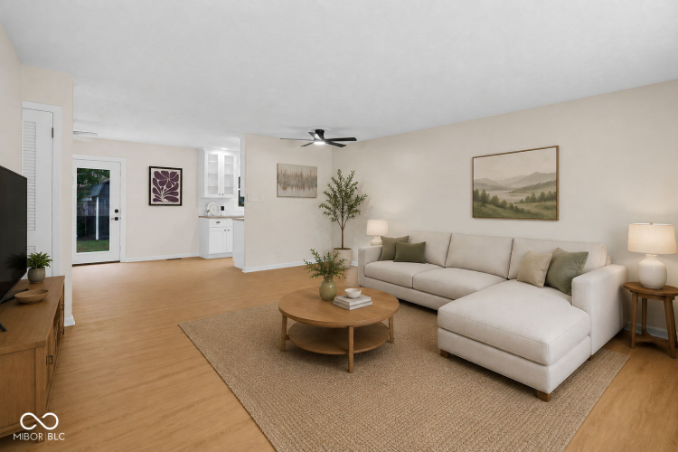Listing Image 4
