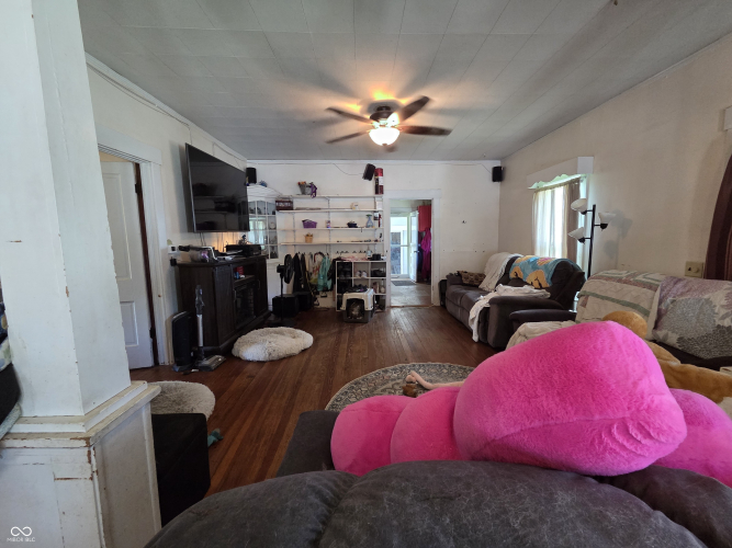 Listing Image 11