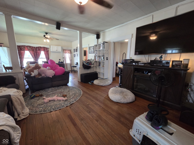 Listing Image 12