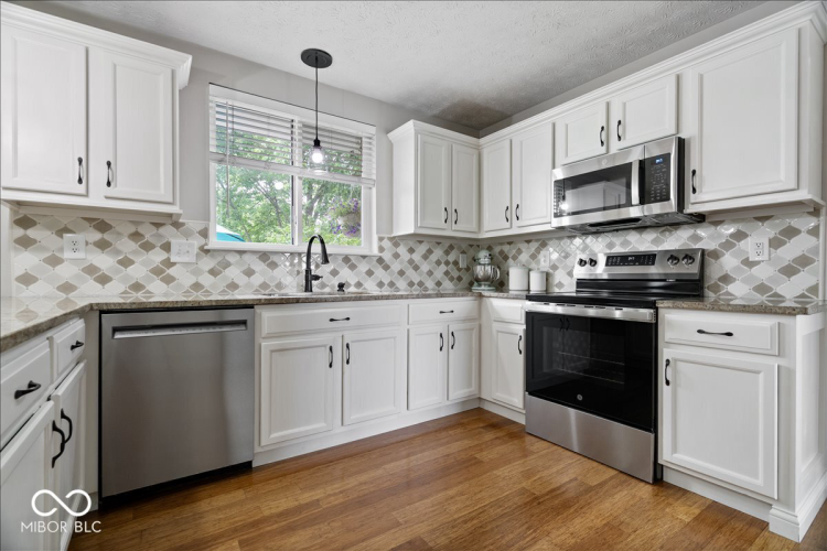 Listing Image 14