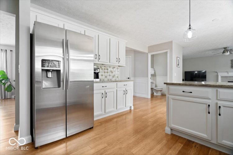 Listing Image 18
