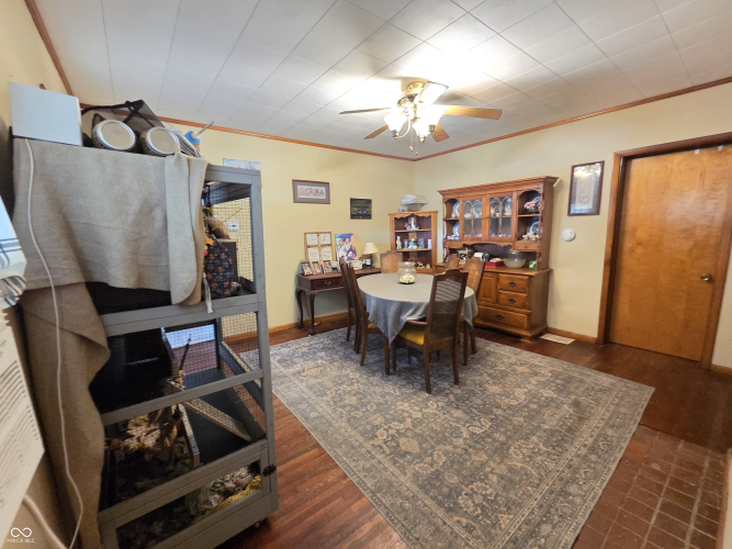 Listing Image 6