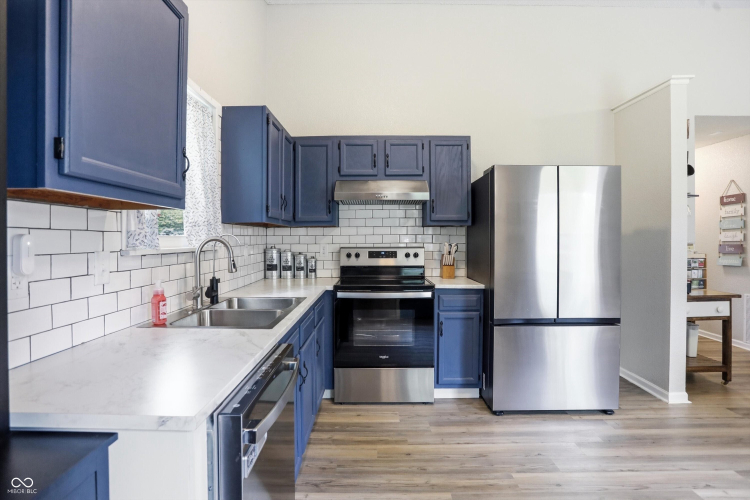 Listing Image 12