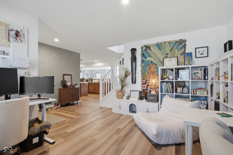 Listing Image 7