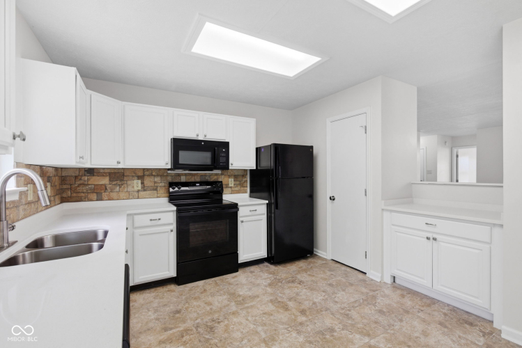 Listing Image 16