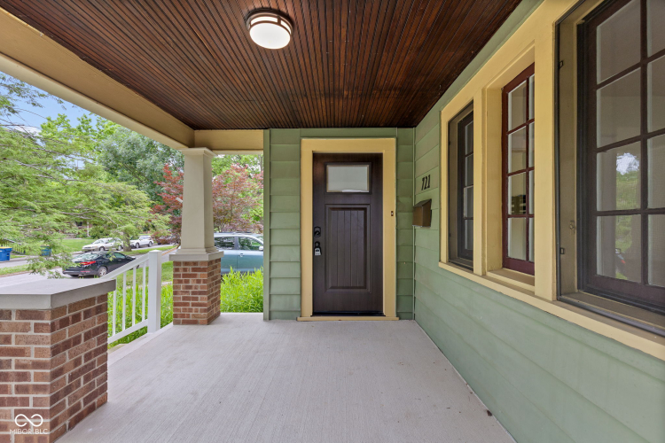 Listing Image 4
