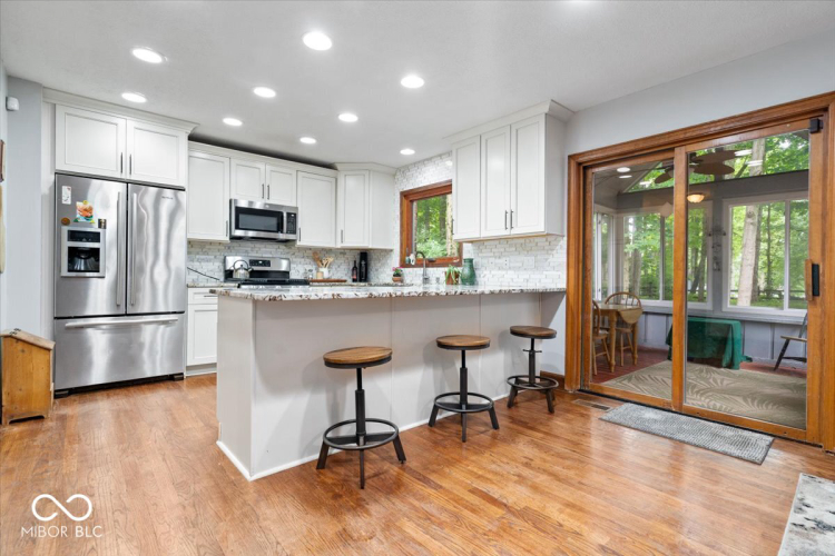 Listing Image 12