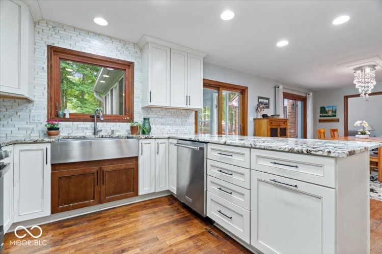 Listing Image 15